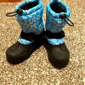 Girls winter boots, line with Velcro and drawstring closing at top. Barely used!